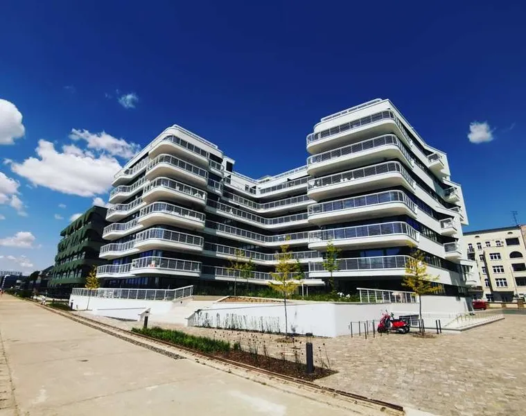 Luxuriöses Wohnen im WAVE! Balkon-Wasserblick, hochwertigste Ausstattung & Einbauküche!!! — photo 1